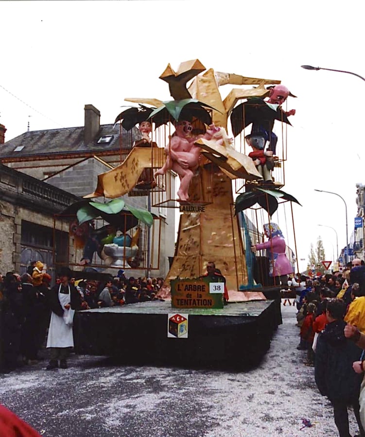 2001 Carnaval de Cholet System'D Arbre de la Tentation