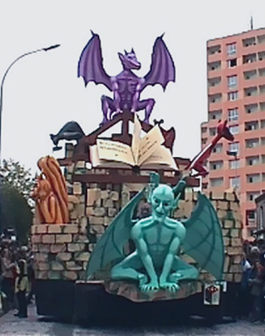 2005 Carnaval de Cholet Étranges Gardiens de nos Mémoires
