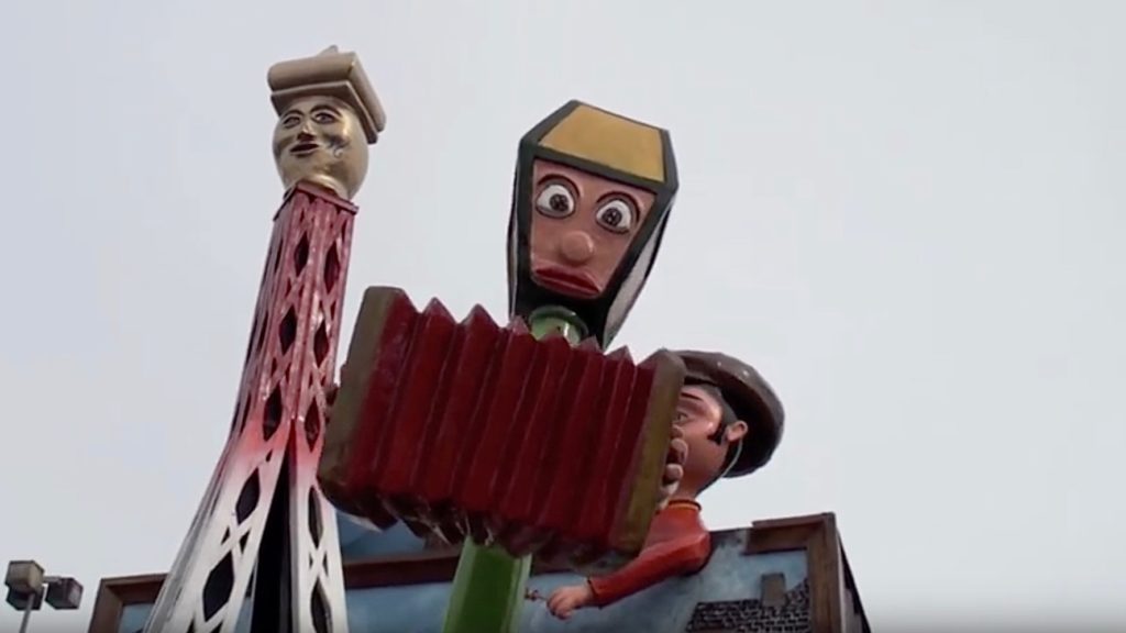 Tours Eiffel et détours