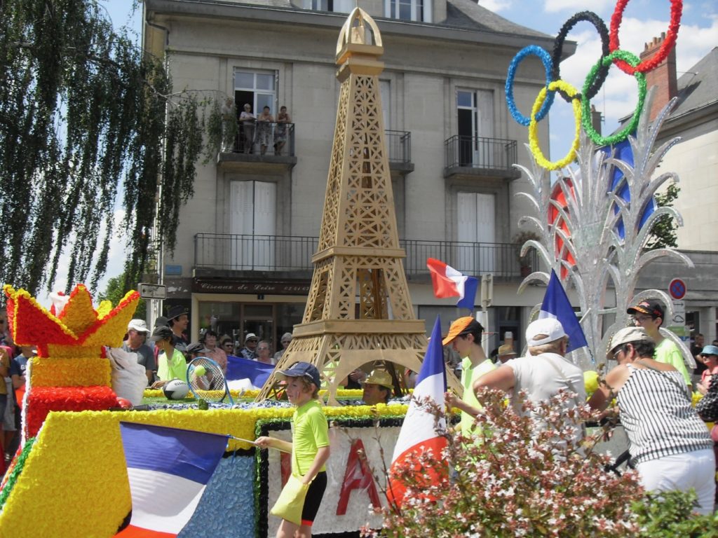 Tours Eiffel et chars