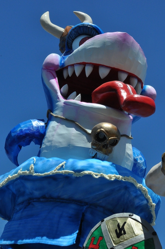 103e carnaval de Cholet - 1er mai 2022 - Carnavaliers au départ