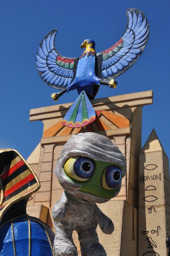 103e carnaval de Cholet - 1er mai 2022 - Carnavaliers au départ
