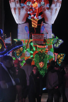 La mise en lumière des chars du premier carnaval illuminé de France.
