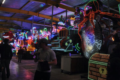 103e carnaval de Cholet. La mise en lumière des chars.