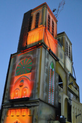 103e carnaval de Cholet. La mise en lumière des chars.