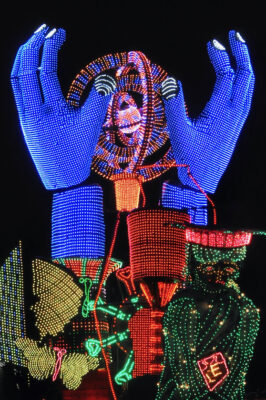 La mise en lumière des chars du premier carnaval illuminé de France.