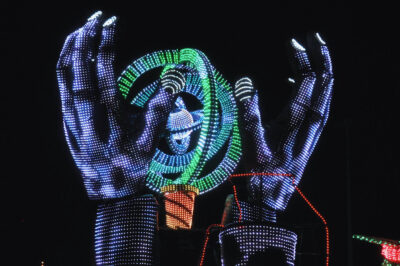 La mise en lumière des chars du premier carnaval illuminé de France.