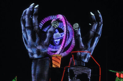 La mise en lumière des chars du premier carnaval illuminé de France.