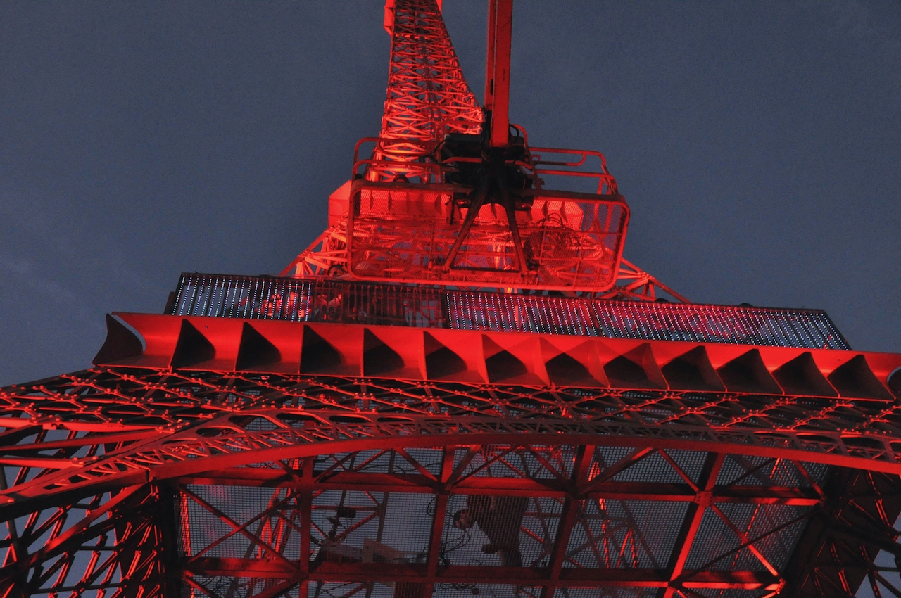 Les gens s'arrêtent pour une photo » : près de Cholet, une réplique de la tour  Eiffel 