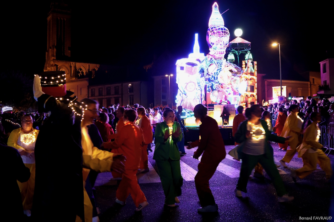 https://6temdassos.fr/albums-photos-carnavals/carnaval-2023-cholet/cholet-22-avril-2023-le-carnaval-de-nuit-premiere-partie/