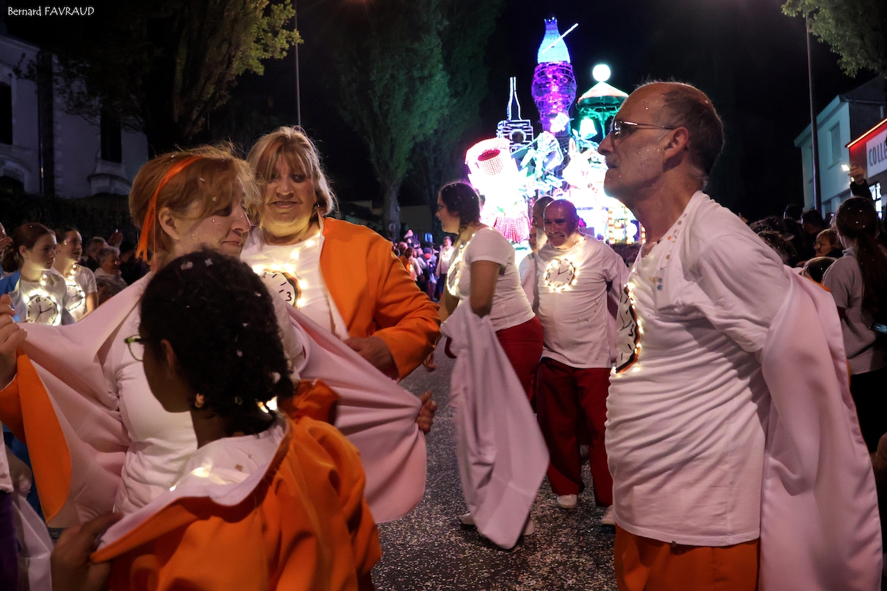 https://6temdassos.fr/albums-photos-carnavals/carnaval-2023-cholet/cholet-22-avril-2023-le-carnaval-de-nuit-premiere-partie/