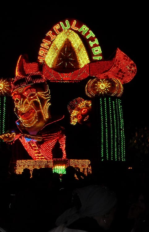 System'D Carnavaliers Cholet 2009 nuit char Manipulation